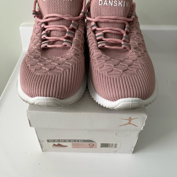 Danskin Ladies Stunt Sneakers Size 9 pink - Picture 3 of 6